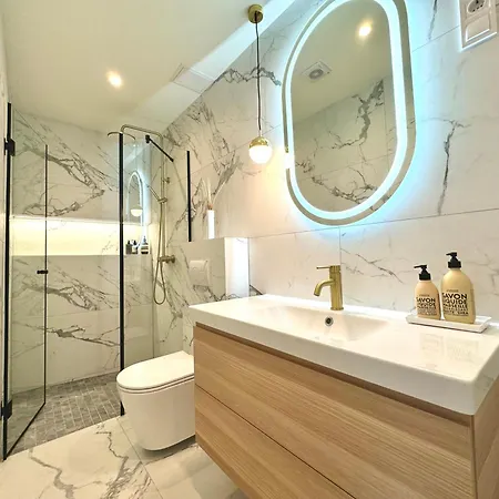 Buda Retreat - Modern 2br *