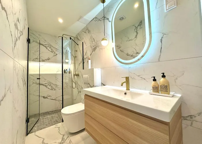Buda Retreat - Modern 2br *
