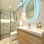 Buda Retreat - Modern 2br *